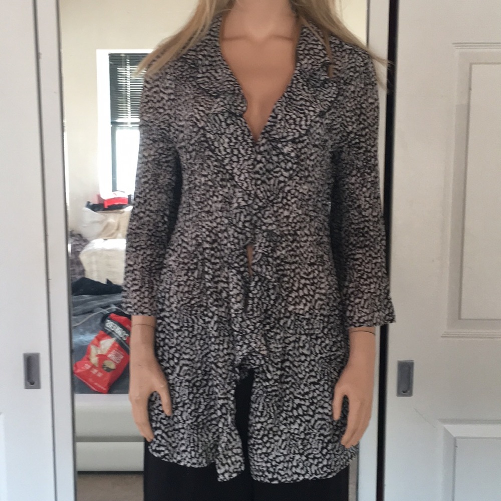 Pretty  Blk&Wht Print Blouse/Jacket W/Ruffle Front - Picture 2 of 6